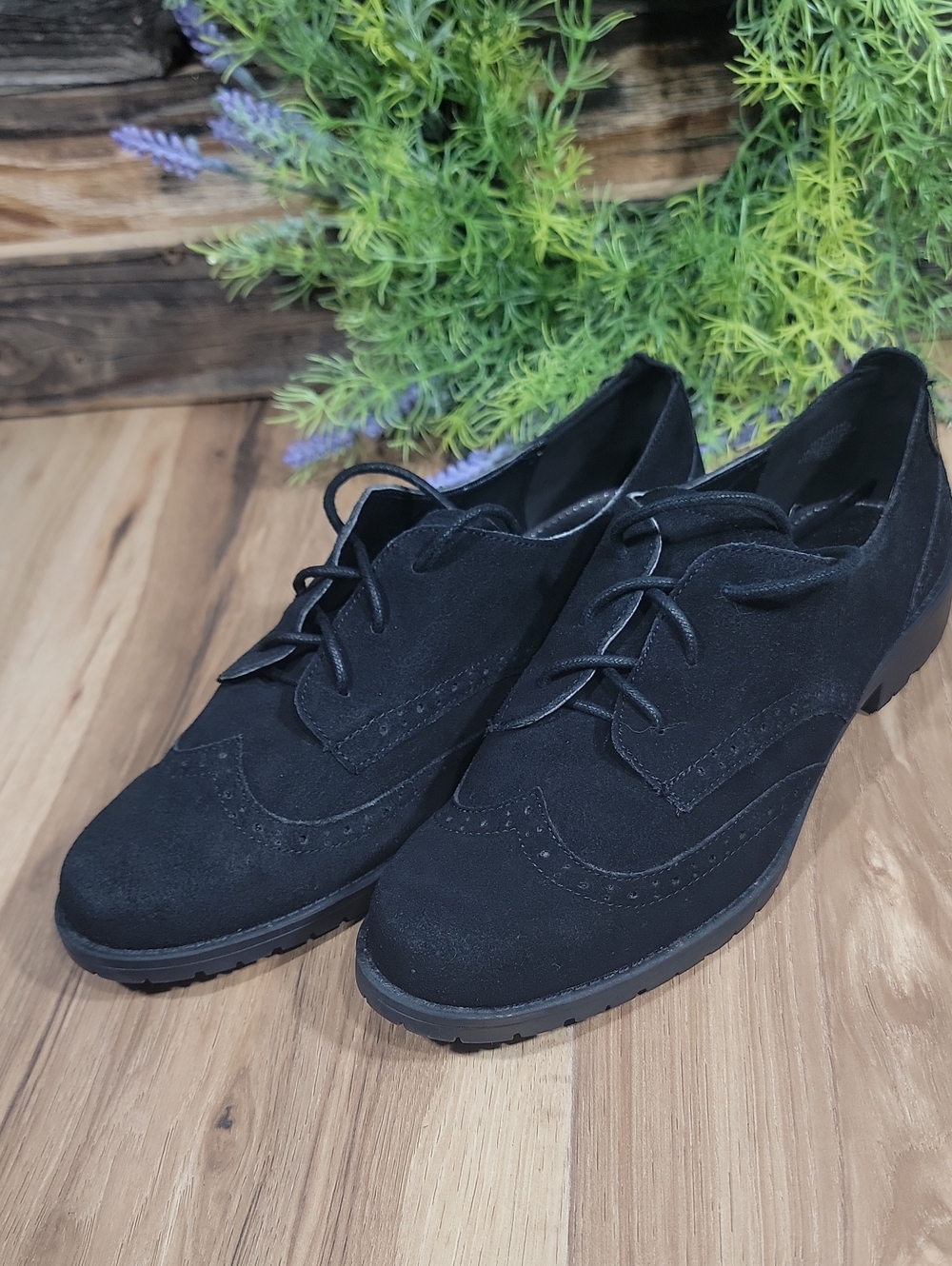 Ann Klein Black Suede Wing Tip Oxfords 7.5